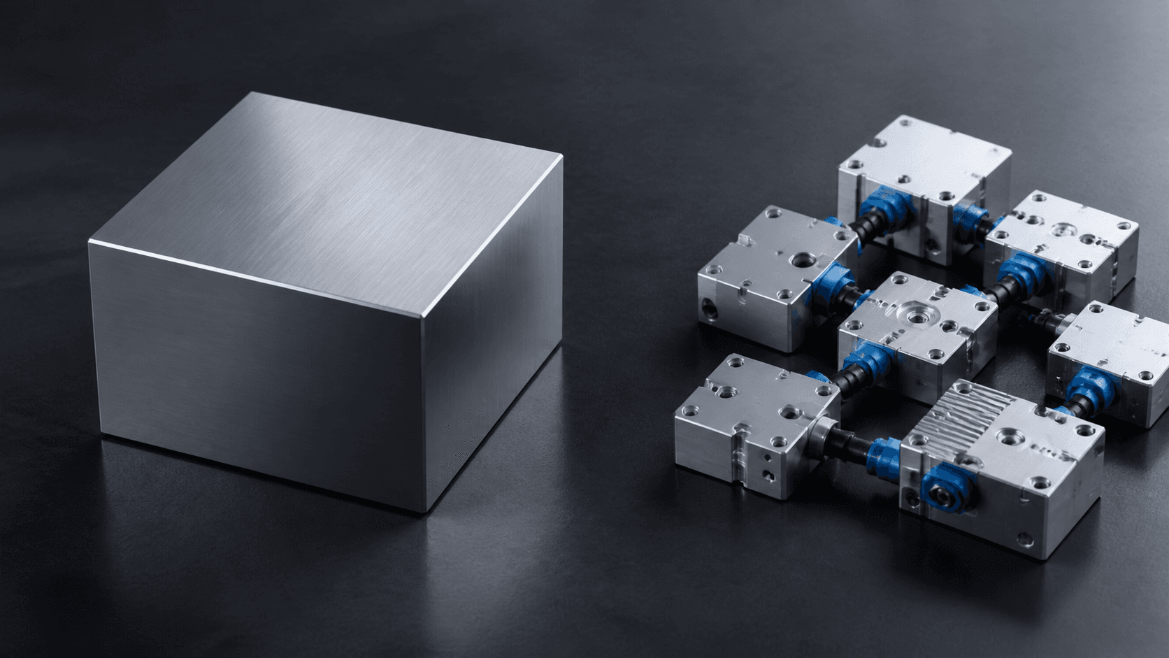 Bloc monolithique comparé à une architecture de modules interconnectés